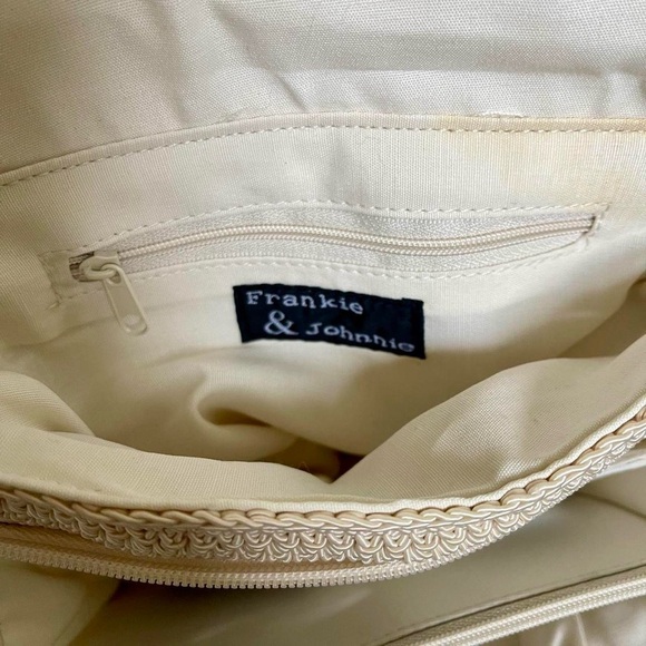 Frankie and Johnnie Cream Woven Crossbody Bag with Makeup Storage - Picture 4 of 5